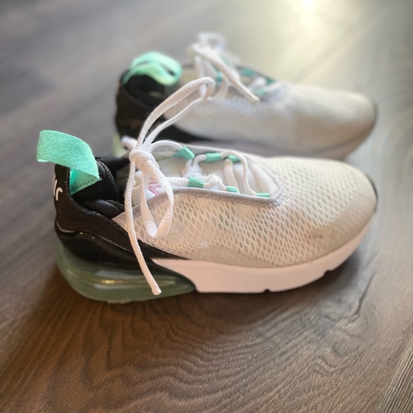 Nike Air Max 270 - Picture 2 of 8